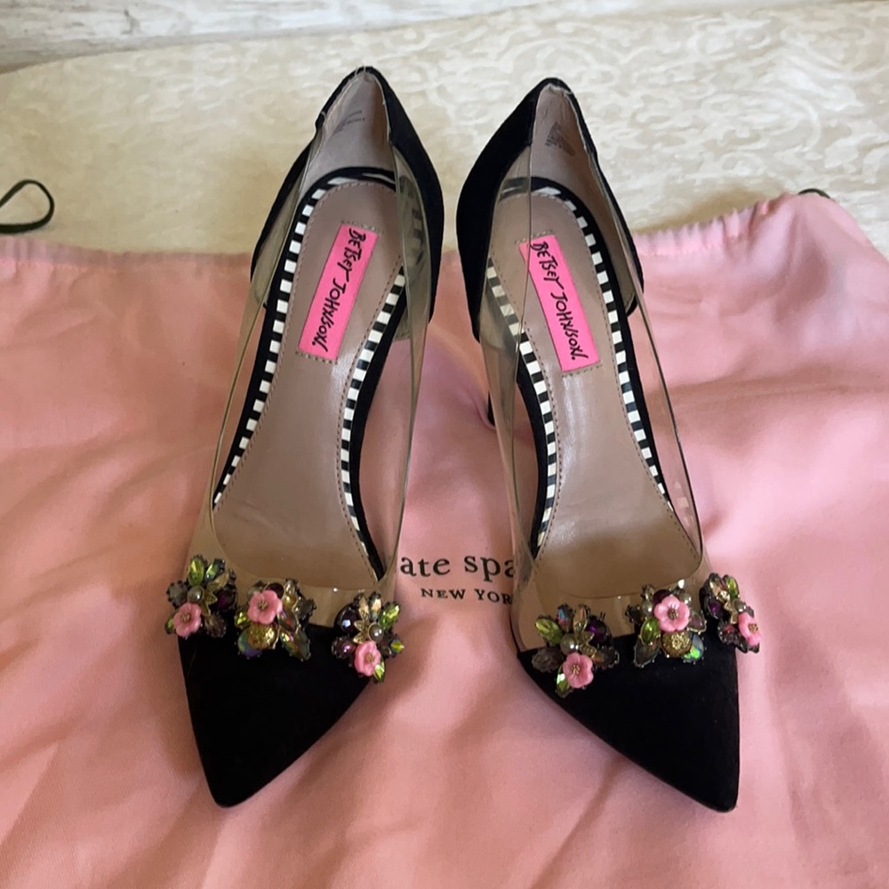 Betsy Johnson pumps never worn